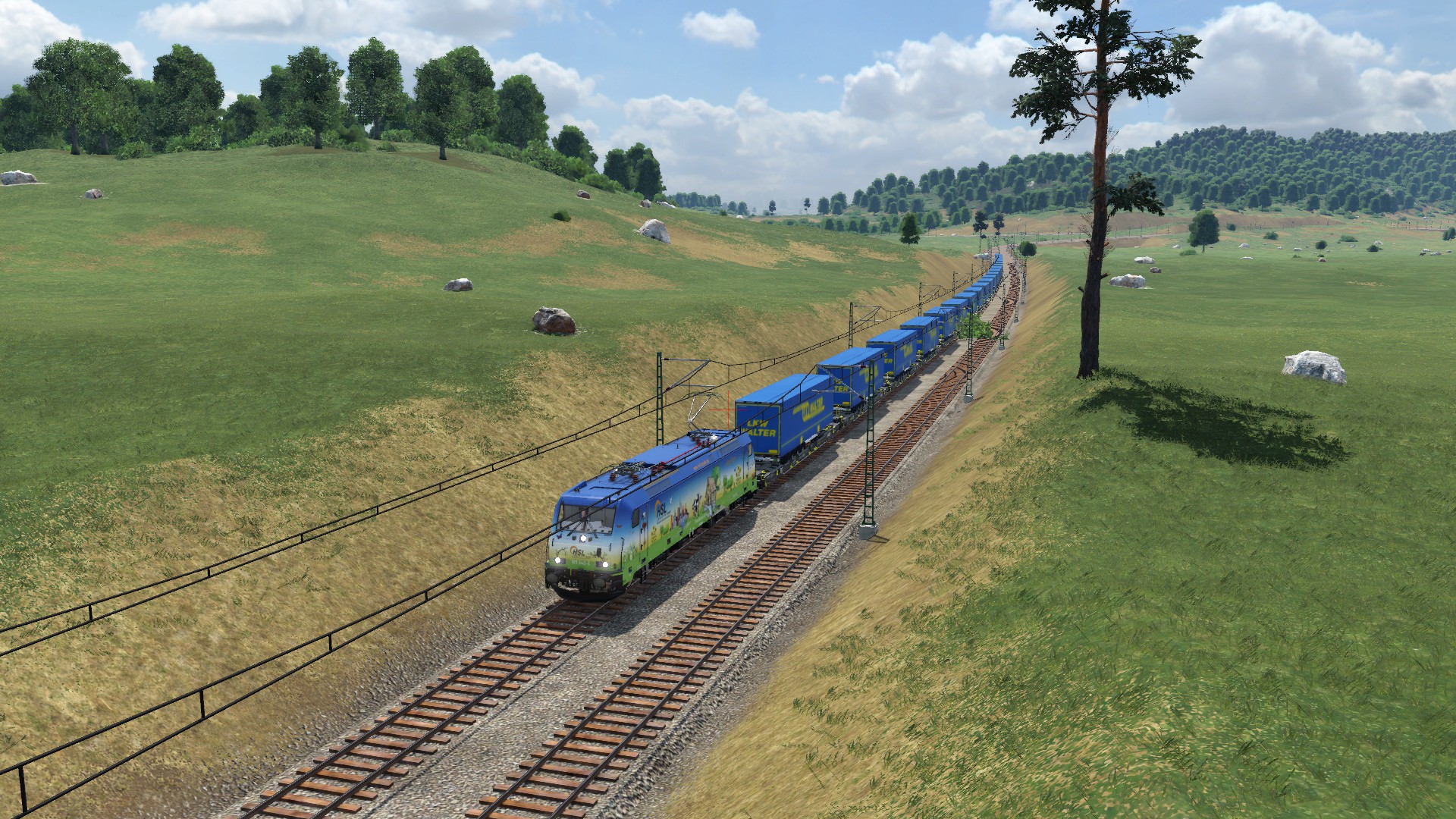 HSL 185 642 "ecorider" mit LKW Walter kurz vor Laiten.
