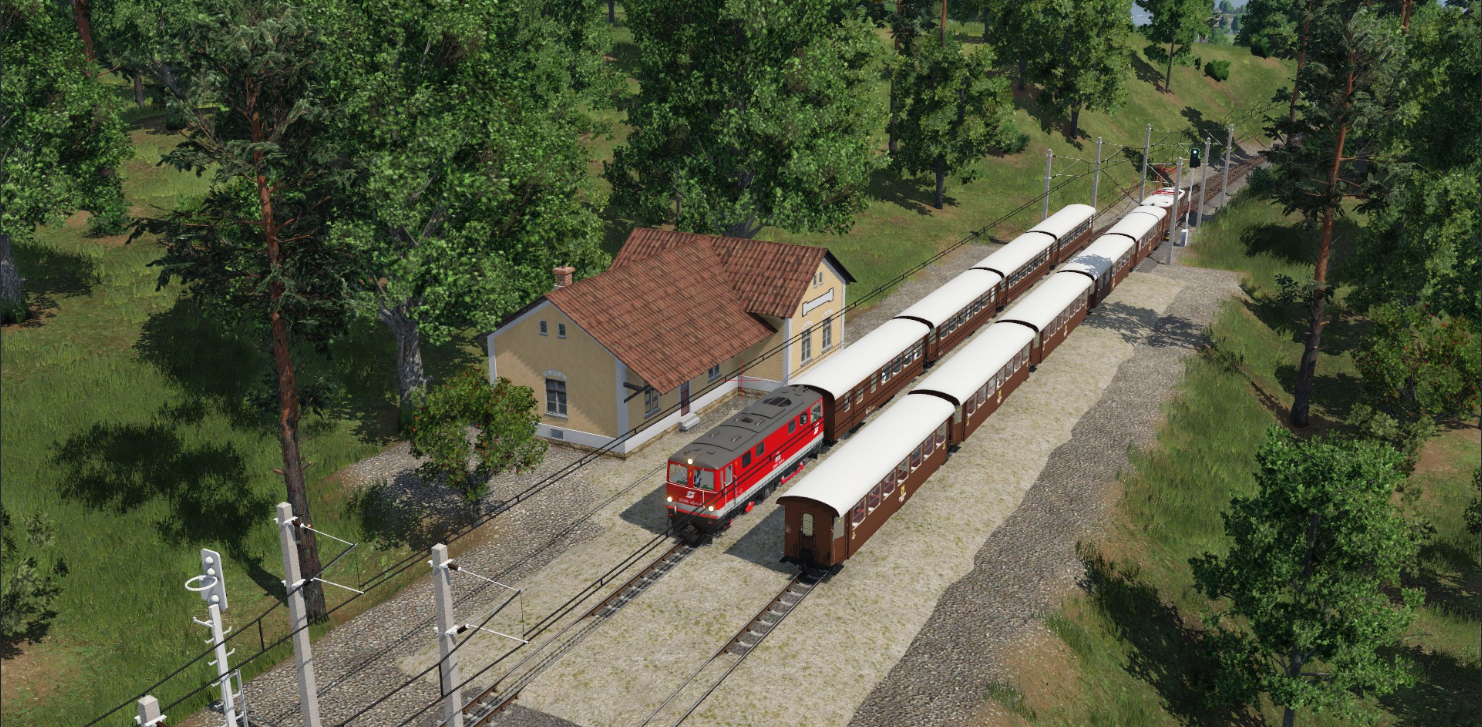 Die 1099 013 "Ötscherbär" nach St. Pölten trifft die 2095 nach Mank in Schwadorf, die als Ausweichgleis benutzt wird