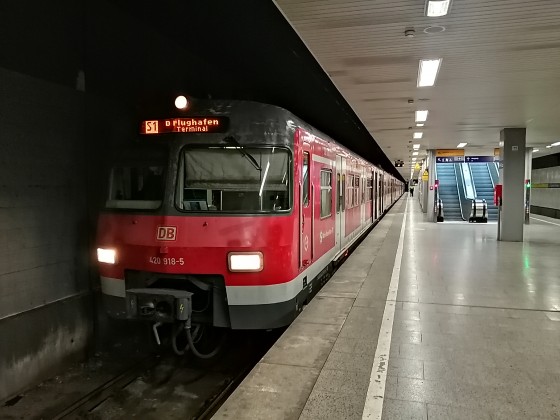 ET 420 418/918 als seltener Gast am Düsseldorfer Flughafen am Terminalbahnhof.