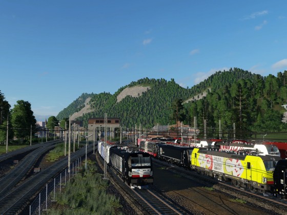 Ein paar Siemens-Loks sonnen sich auf den Stumpfgleisen des Brennerbahnhofs.