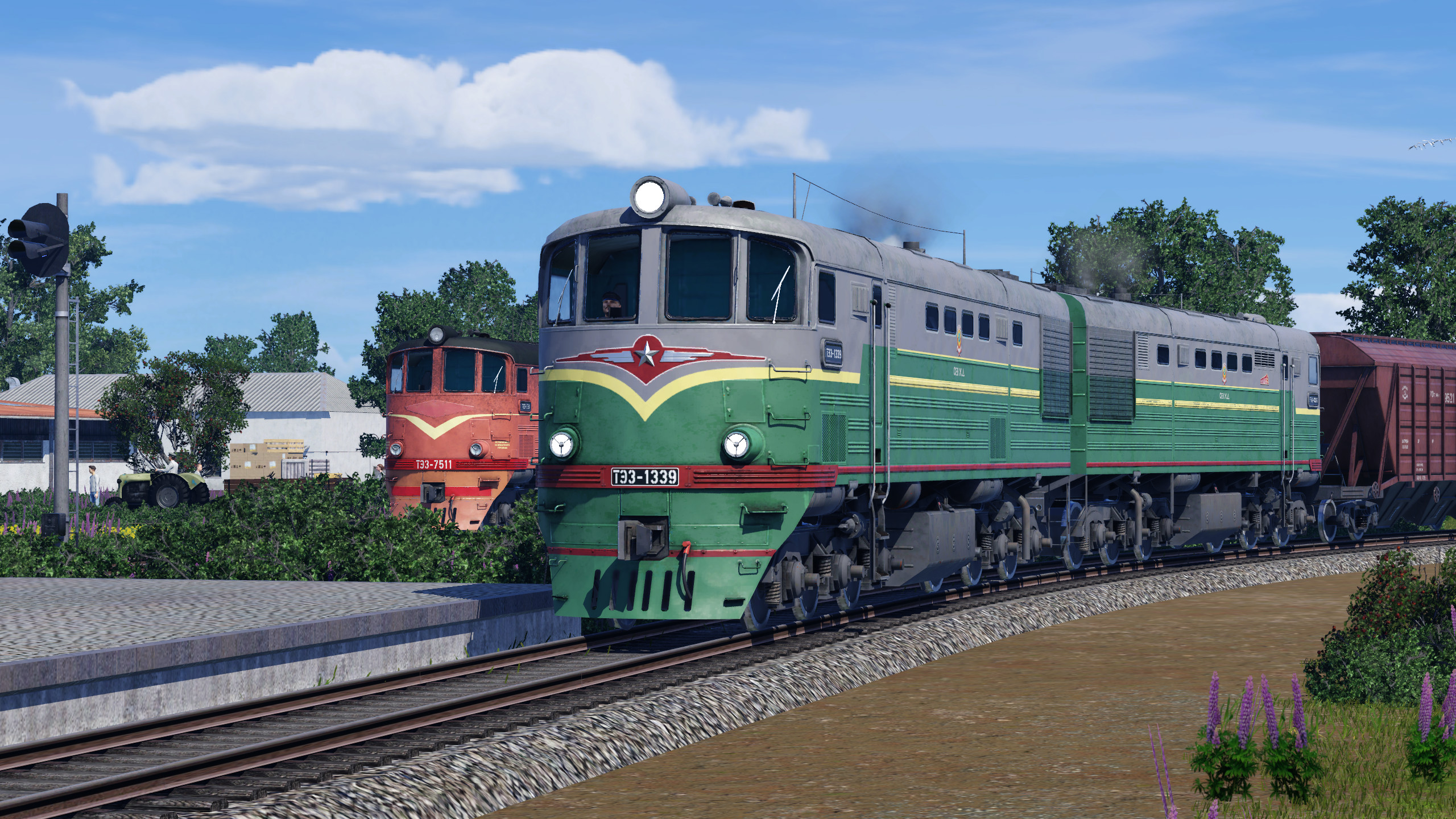 TE3-7511 and TE3-1339 near the cargo platform.