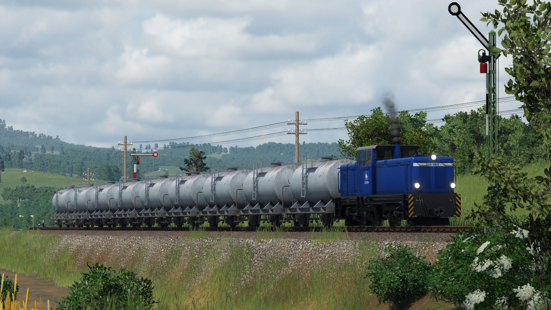 Schmalspurige Diesellok-Version V51 mit Tankzug