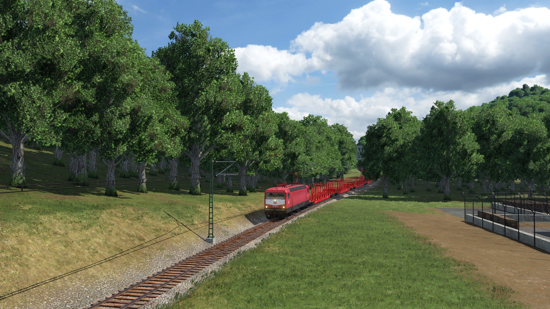 DB 112 139 (vermietet an Delta) mit einem leeren Holzzug auf der Verbindungskurve zwischen Melstedt und Honfleur.