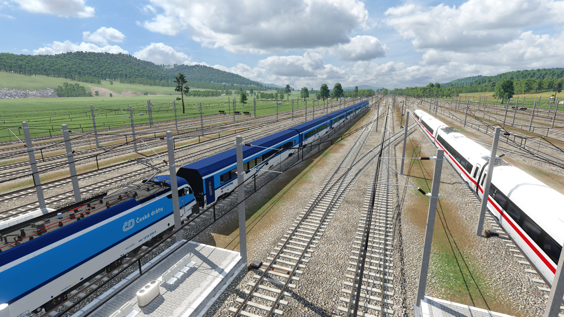 Railjet fährt in den neuen Bahnhof