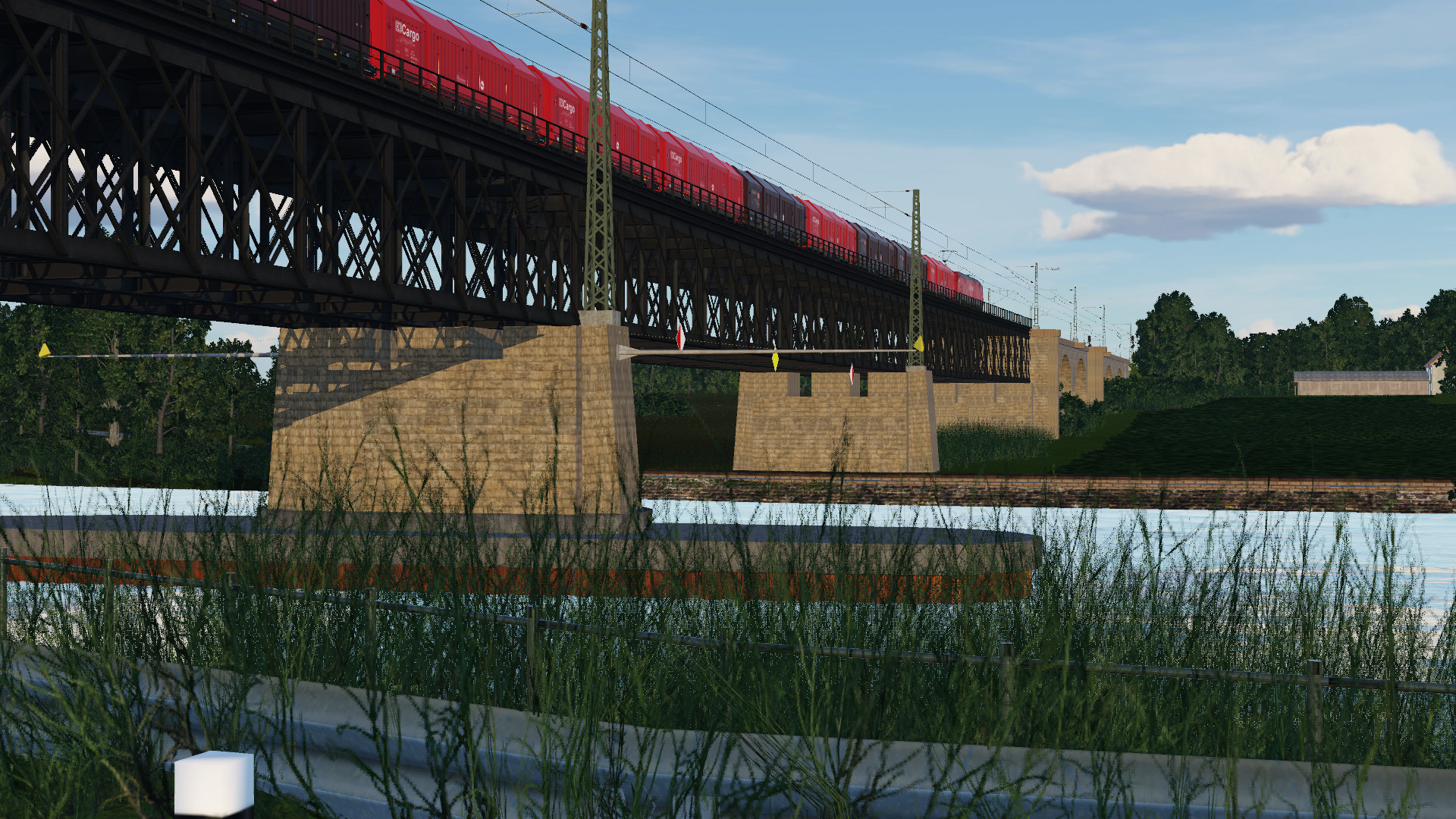 Lieblingslok auf Lieblingsbrücke mit Fahrwassermarkierung
