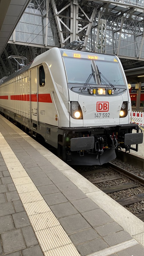 IC2 mit Br 147 in Frankfurt Richtung Siegen