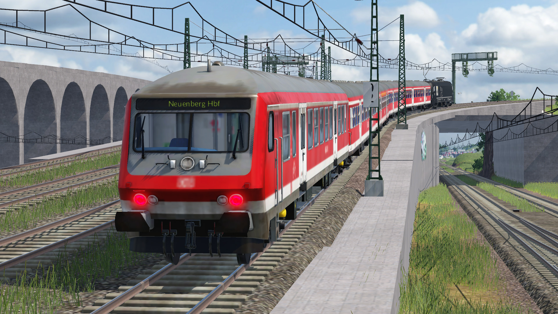 Eine n-Wagen Garnitur mit einer MRCE182 verlässt die Großbaustelle Köfe Hbf. Ziel ist Neuenberg Hbf.