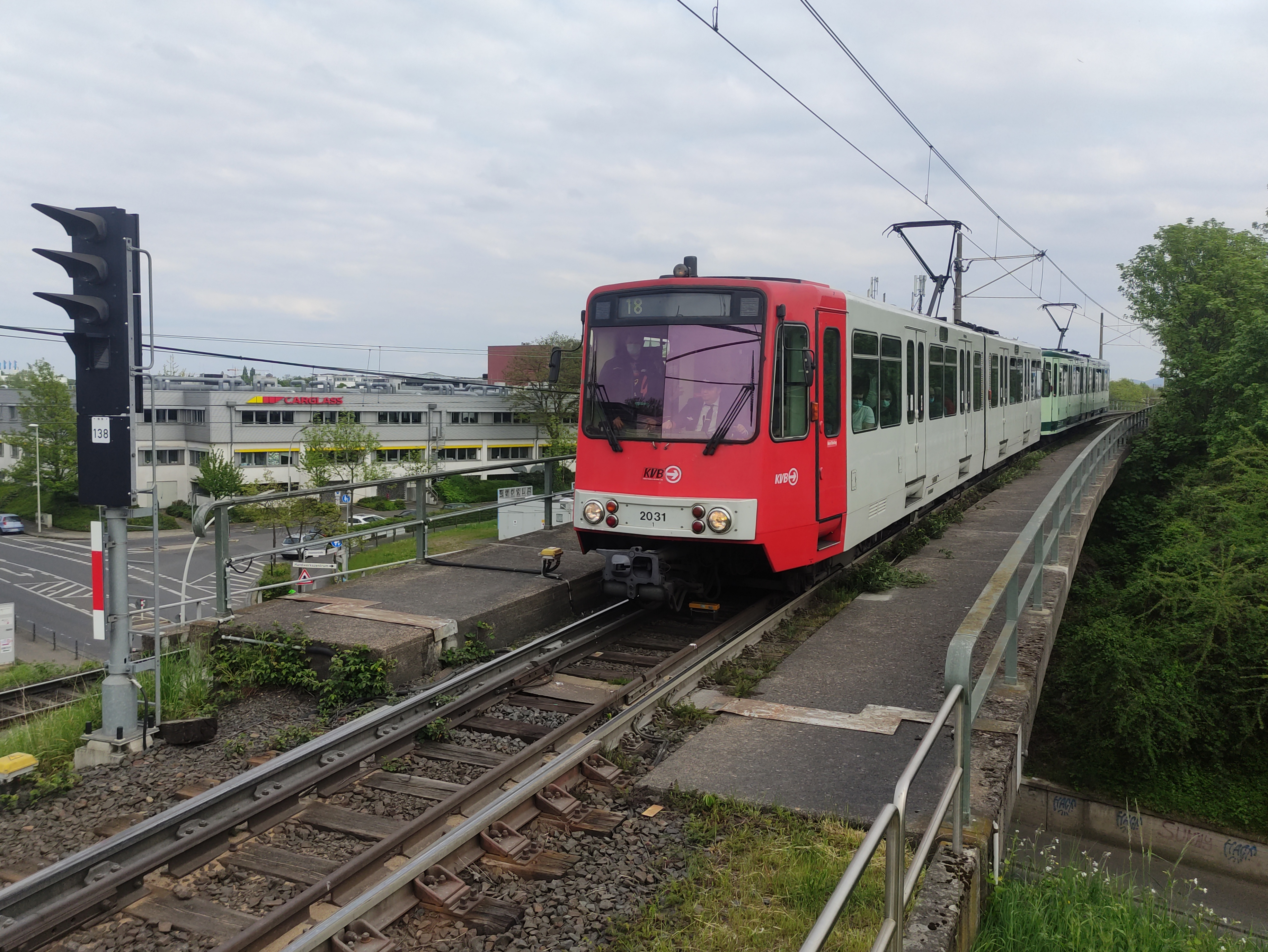 KVB 2031 mit SWB 7577 auf Sonderfahrt.