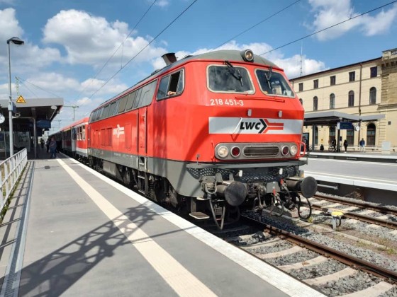218 451 mit 3 n-Wagen in Magdeburg als RE21 LM->HGS🏁