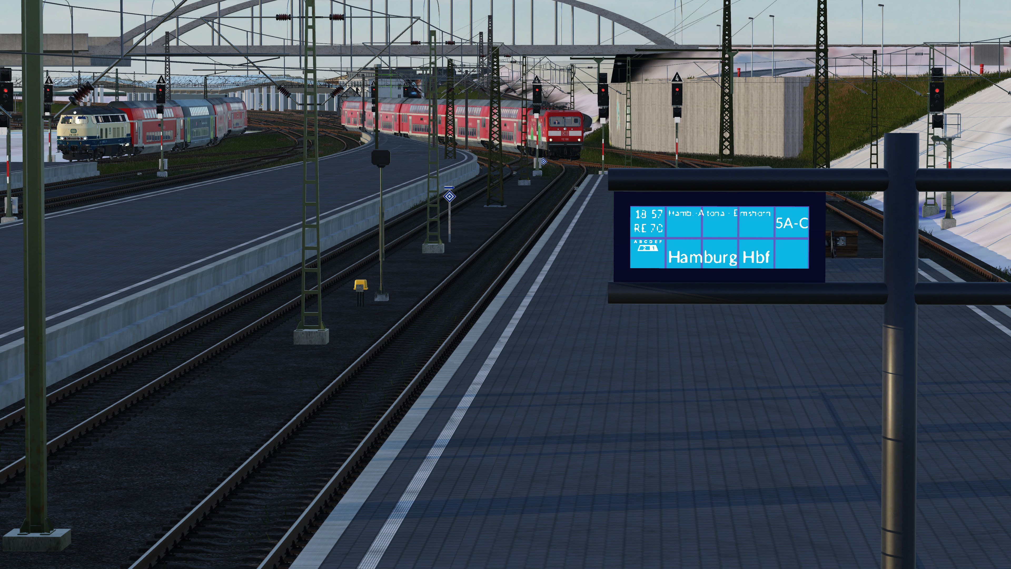 Parallel Einfahrt des RE 83 auf Lübeck und dem RE 70 aus Hamburg