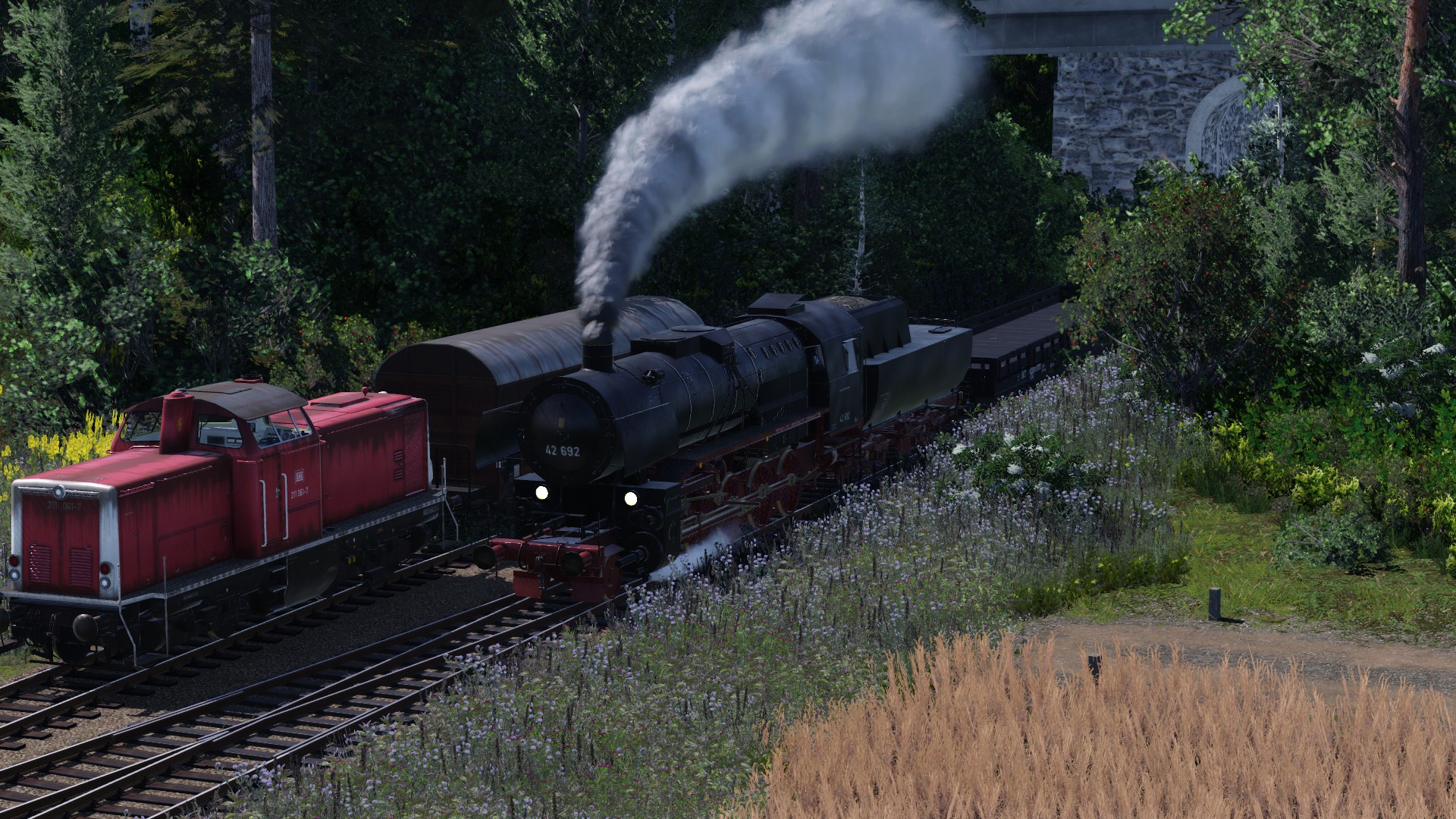 Br42 mit DDR Flachwagen