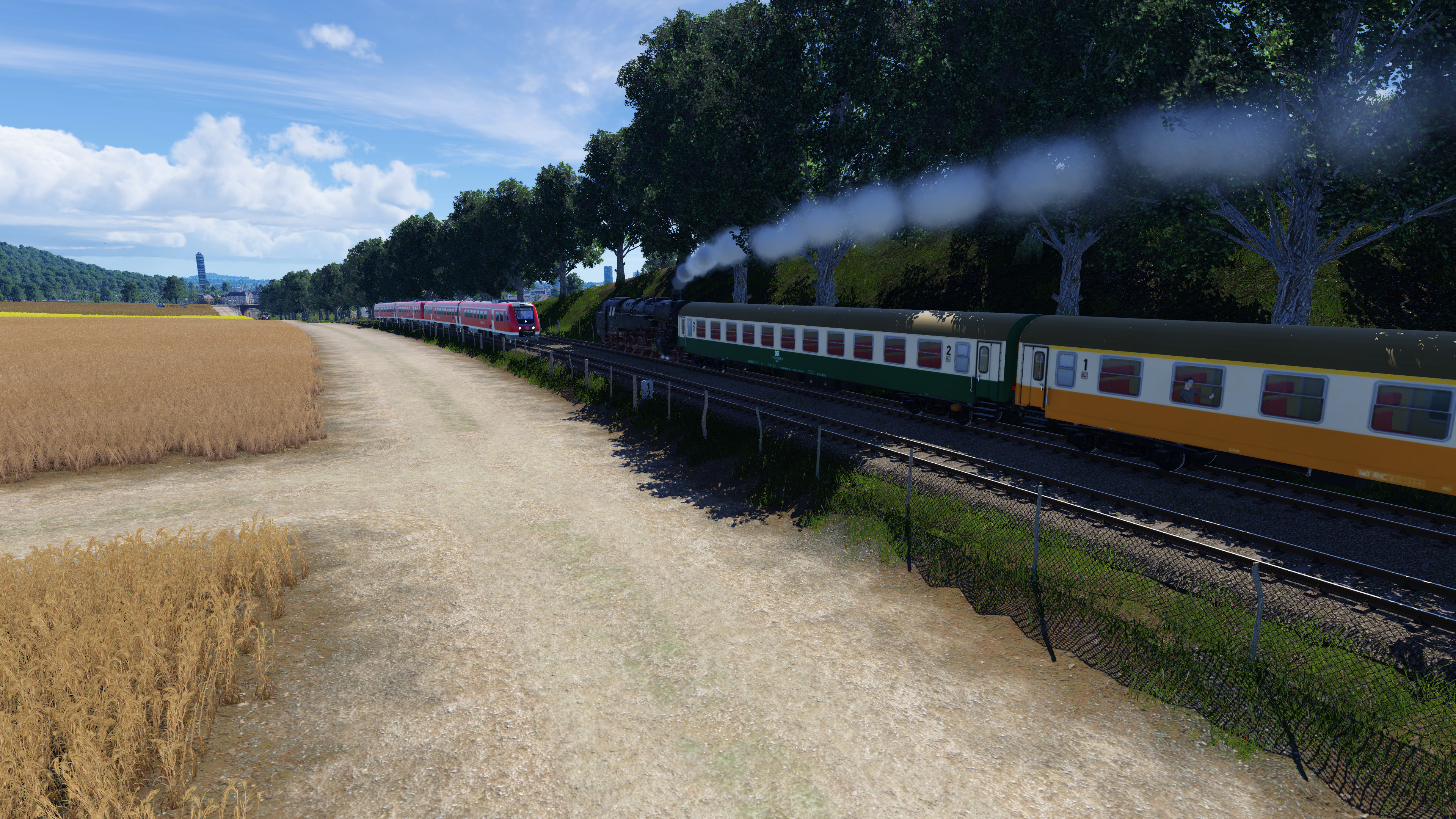 Vorbeifahrt von Dampf und Diesel bei einem Feld in Neustein
