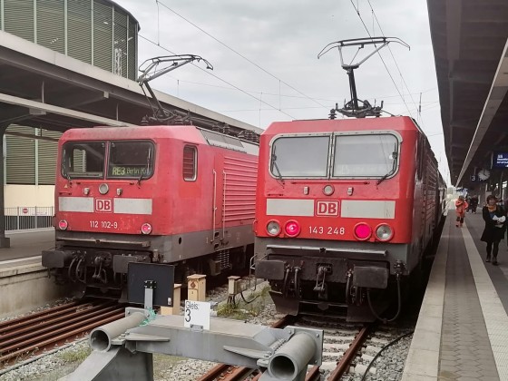 BR 112 und BR 143 im Stralsunder Hbf