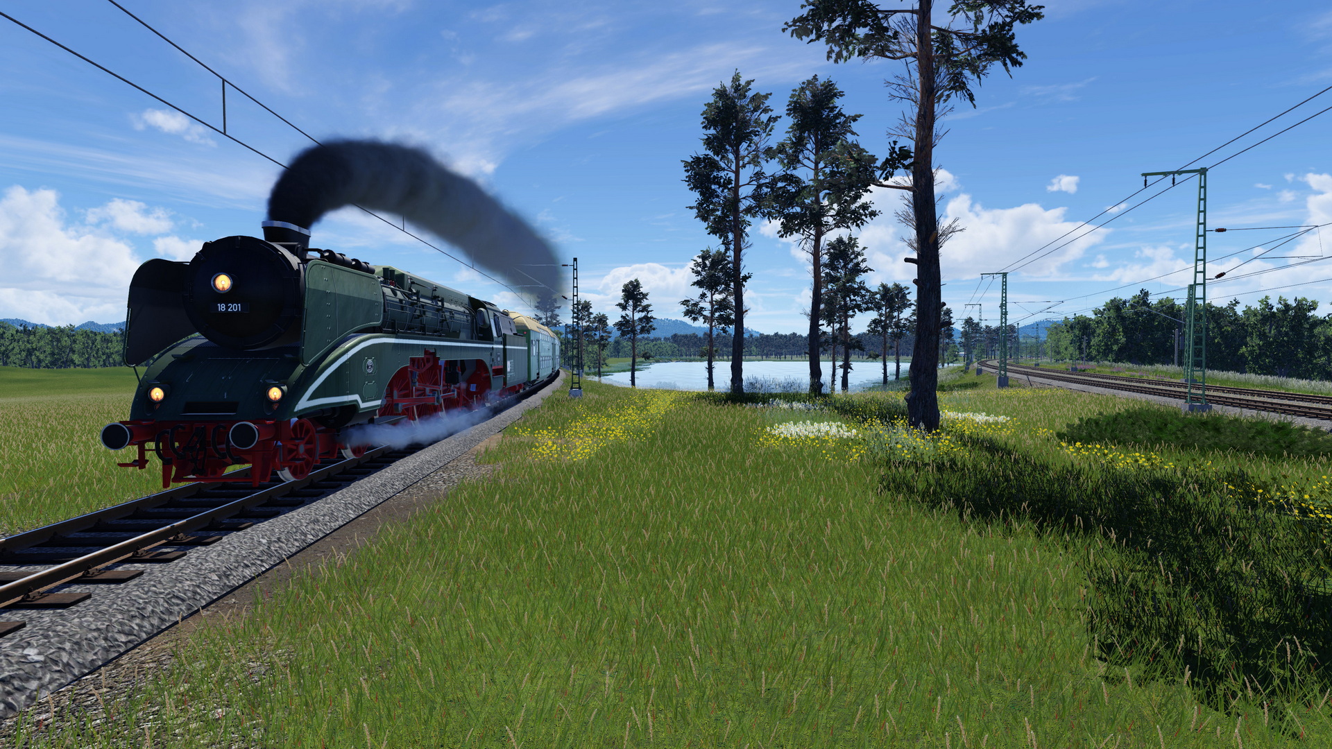 Die BR 18 201 fährt am See vorbei