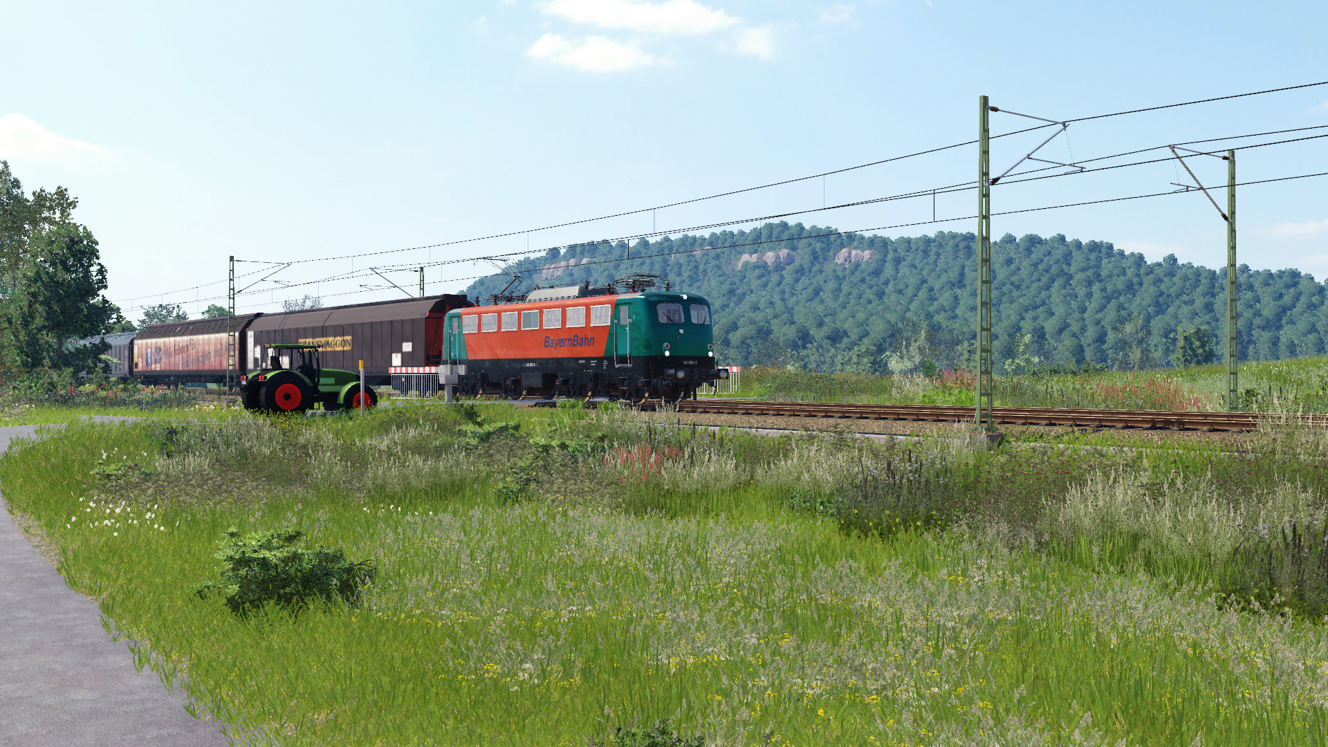 BR 140 der BayernBahn mit Güterzug