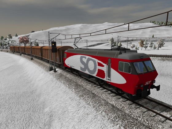 SOB Re 446 018-4 mit Güterzug