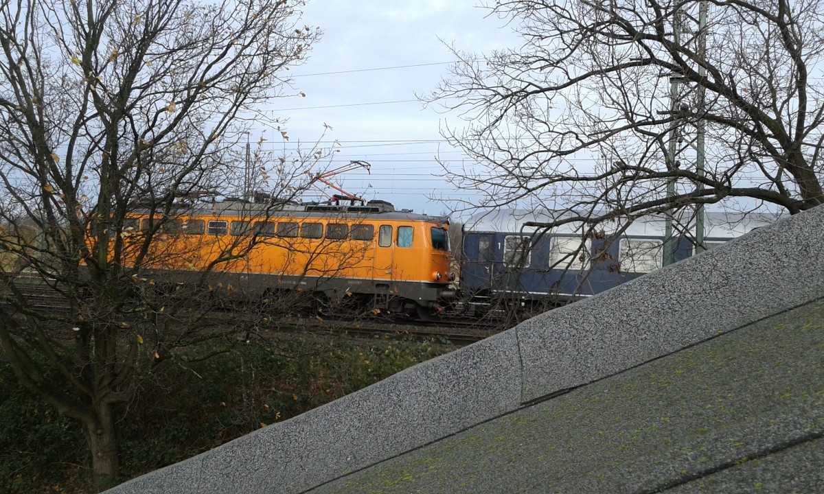 Ein Schweizer Zug auf Deutscher Strecke.