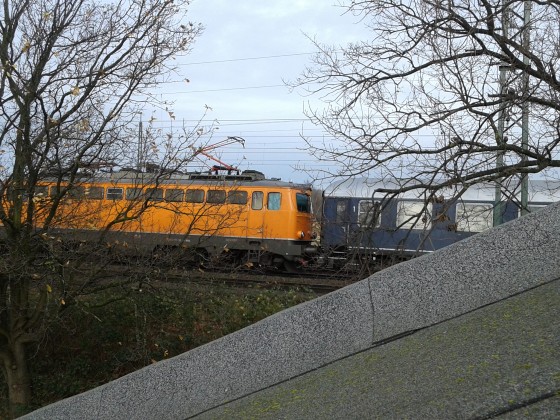 Ein Schweizer Zug auf Deutscher Strecke.