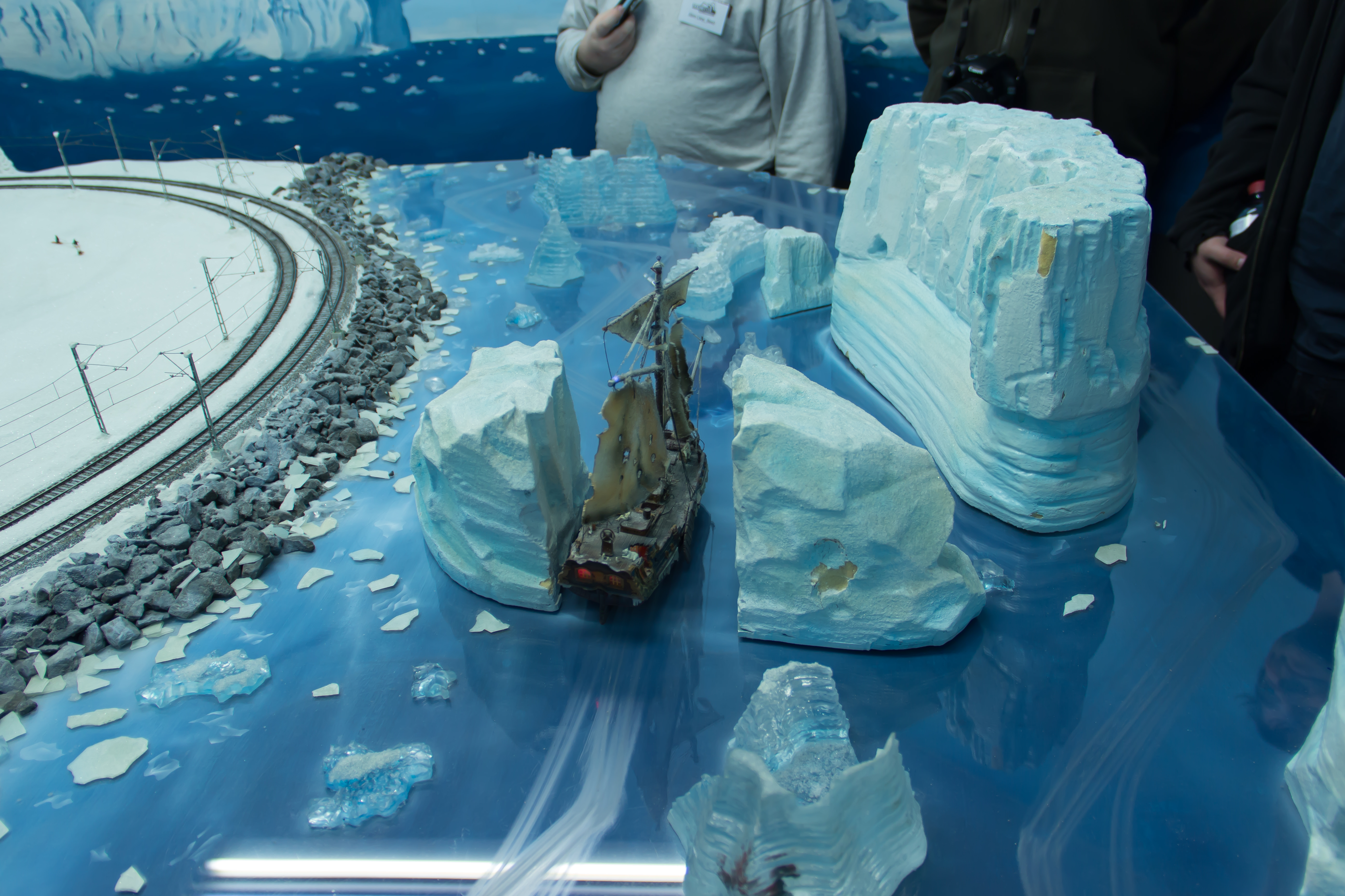 Das Geisterschiff kann Berge ähh.. Eisberge spalten.