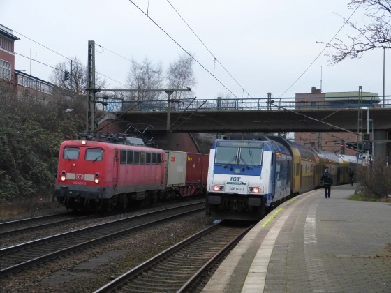 140 495-3 und 246 011-1 in Hamburg-Harburg
