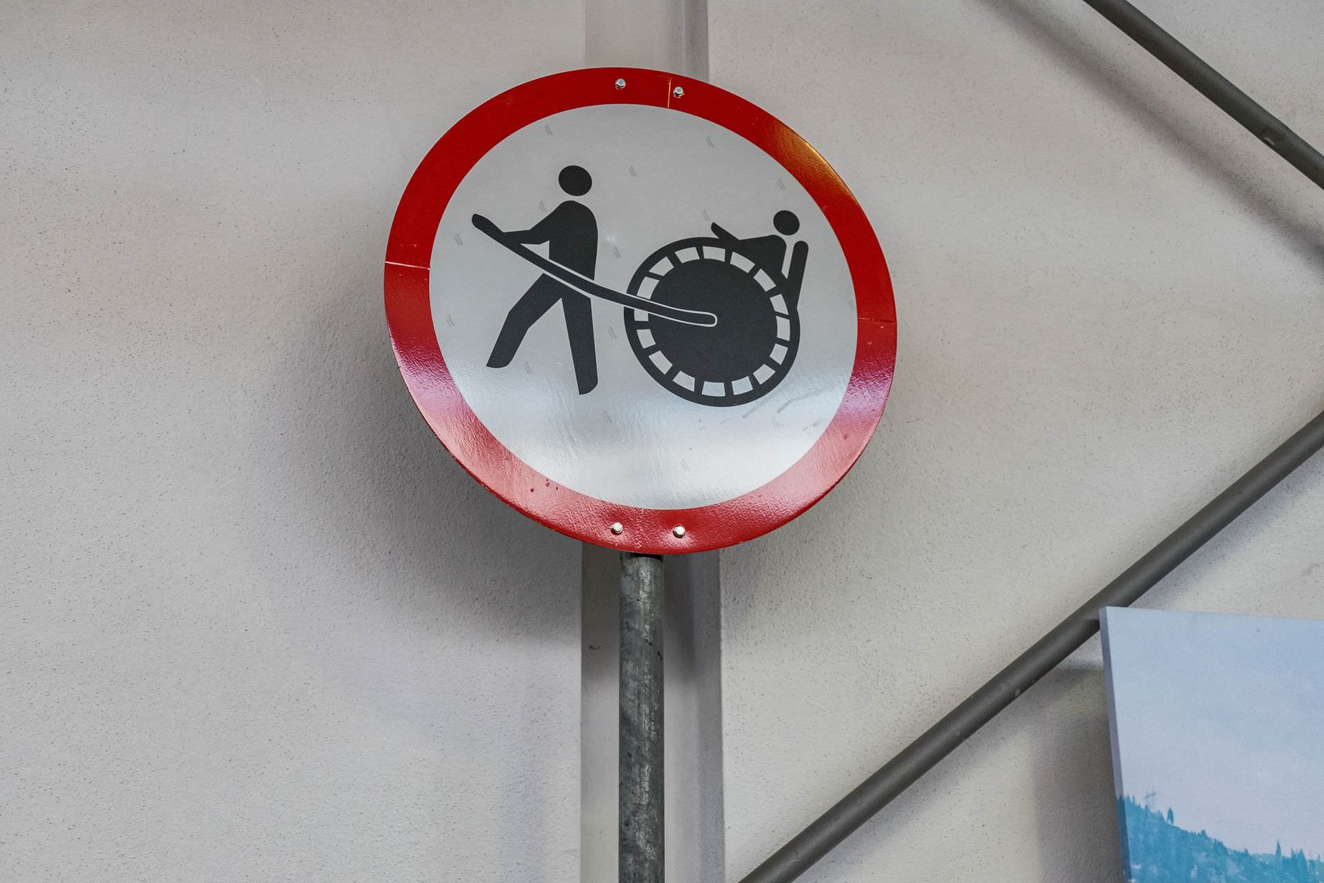 Was möchte uns dieses Schild sagen?!?
