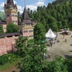 Wiederaufbau: Burg mit Mittelaltermarkt und Heißluftballonclub