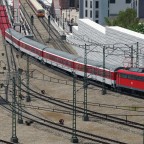 BR 115 DB Autozug bei Bahnhofsausfahrt