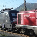 V100 der Salzburger Lokalbahn hat mächtig viel vor - der Zug kam mit knapp 13´000 kW Zugleistung an, jetzt müssen ihre 810 kW reichen...