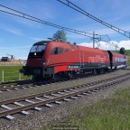 Railjet "fliegt" über die Anlage !