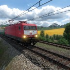 212 002-0 überquert mit ihrem Personenzug die Brücke am Güterbahnhof