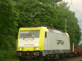 BR 186 am Bahnübergang in Dülken