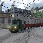 Gütertram vor Industriekulisse