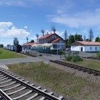 Einfahrt des Zu(g)bringer der RüBB