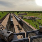 BR 87 Parallel Einfahrt im Güterbahnhof für Möbel