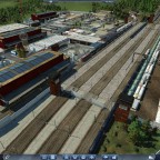 Große Raffinerie mit Güterbahnhof und LKW Ladestationen.