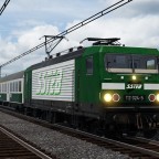 Sächsische Staatseisenbahn unterwegs durch die Landschaft (mit der Promo-Lok)