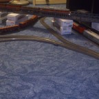 Wer wartet schon auf den Bus wenn er die Eisenbahn im Zimmer hat