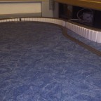Wer wartet schon auf den Bus wenn er die Eisenbahn im Zimmer hat