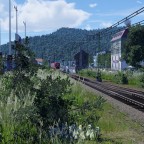 RE 5 steht im Bahnhof Zugelhausen
