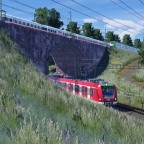 ICE T begegnet BR VRR Hamster auf der Brücke - darunter BR 423