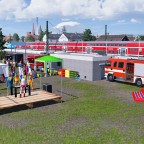 Sportplatzfest in Markolfing mit RE3 im Hintergrund
