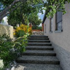 Treppe von der Strasse her
