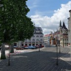 Blühende Kastanien und die Blechlawine