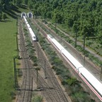 Hochgeschwindigkeitsstrecke mit Ausweichbahnhof