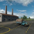 Feldbahn und LKW fahren im Industriegelände "Werkzeugfabrik"