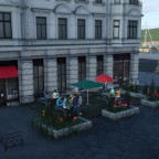 Ein schönes Café am Hafen auf einem kleinen Platz.