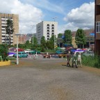 1989: Einkaufszentrum mit Parkplatz