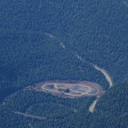 Holzverladung mitten in den Bergen