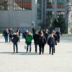 Die Gruppe trifft ein.