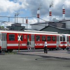 Meterspurbahnhöfe mit Schotterbahnsteigen